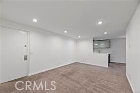 Building Photo - 525 N Sycamore Ave