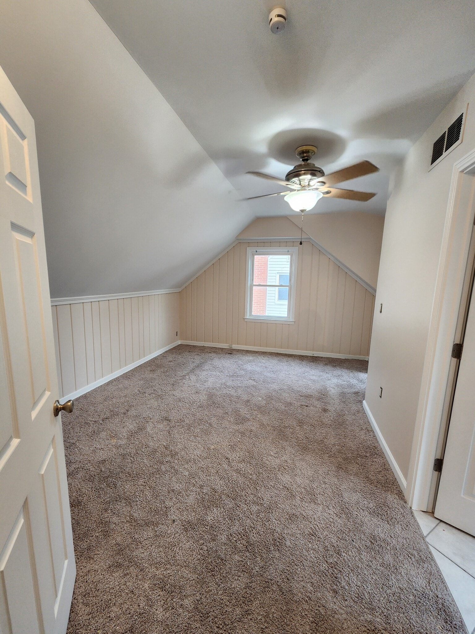 Building Photo - 301 Hastings St