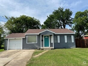 Building Photo - 1541 BriarCliff Rd