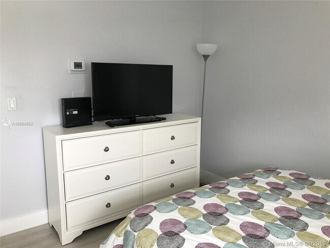 Building Photo - 3801 S Ocean Dr