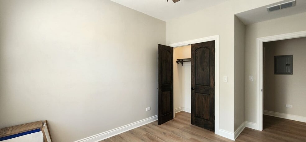 Building Photo - 2552 S Central Park Ave