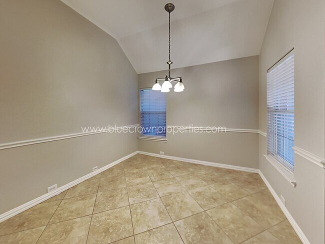 Building Photo - 2828 Glendale Way