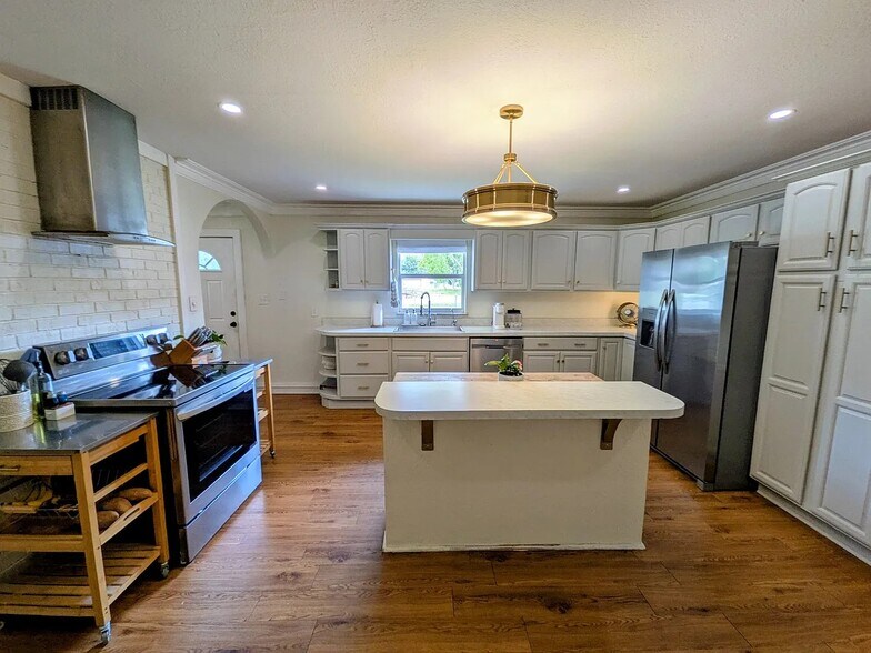 Building Photo - 5740 Floy Dr