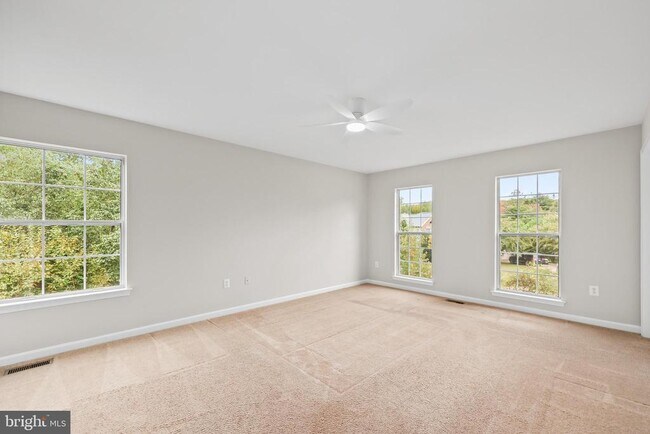 Building Photo - 18865 Crossroads Ct