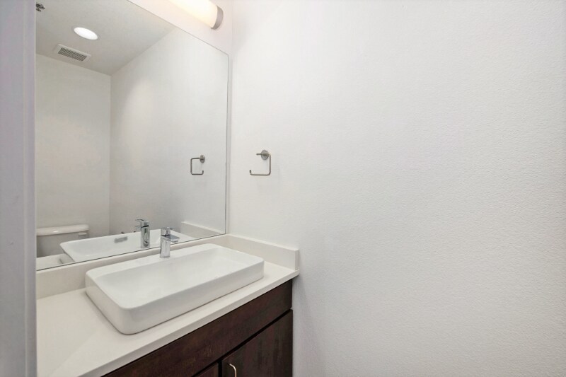 Building Photo - 420 Linden St
