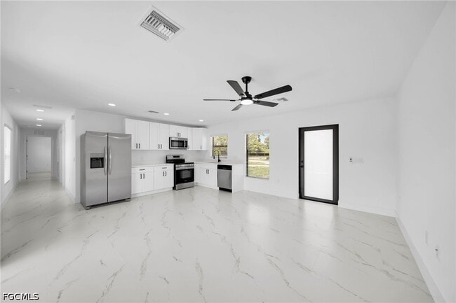Building Photo - 4985 Fairway Ct