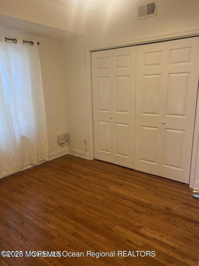 Building Photo - 83 Vanard Dr