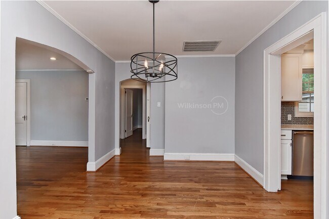 Building Photo - Cottage Home in Plaza Midwood 2Bd/1Bth wit...