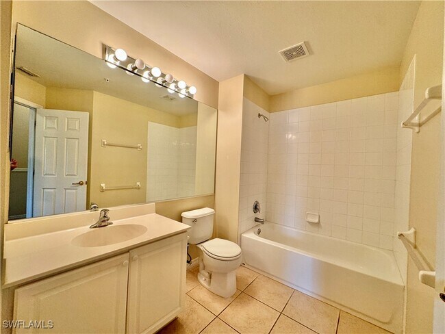 Building Photo - 860 Hampton Cir