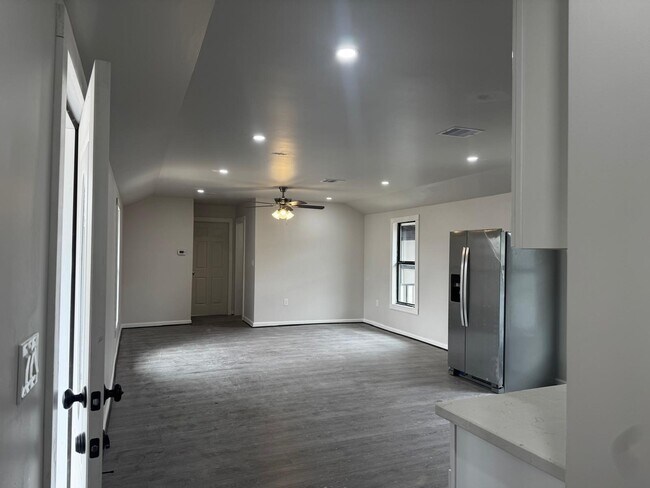 Building Photo - 627 CR-5102I