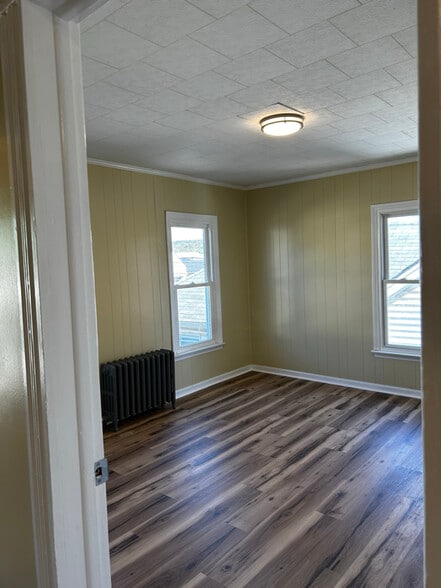 Building Photo - 49 Fallbrook St