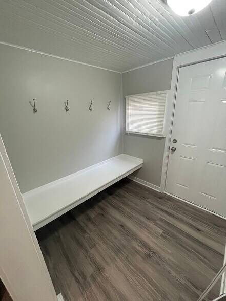 Building Photo - 1621 Nagel Ave SW