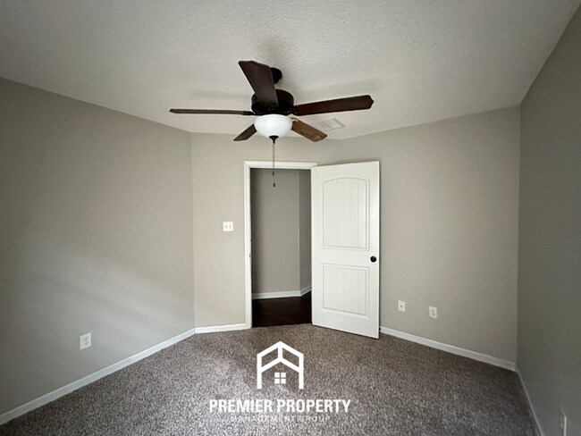 Building Photo - Charming 3BR/2BA Bartlett Area Home | High Ceilings, Stainless Steel & 2-Car Garage