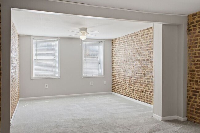 Building Photo - 420-A S Regester St