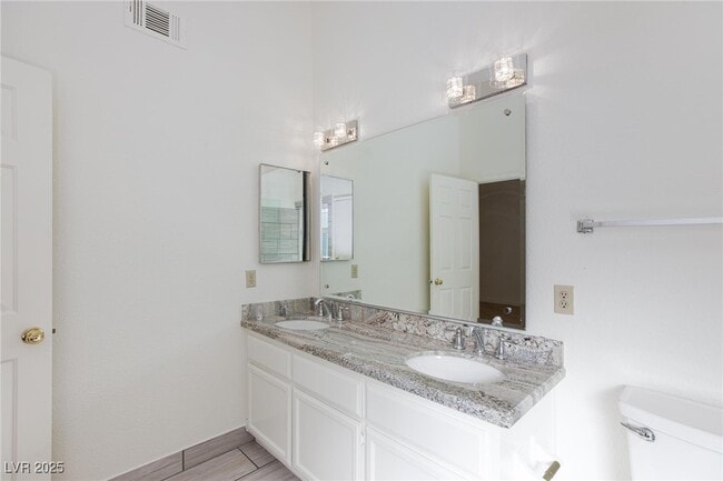 Building Photo - 2208 Ladue Dr