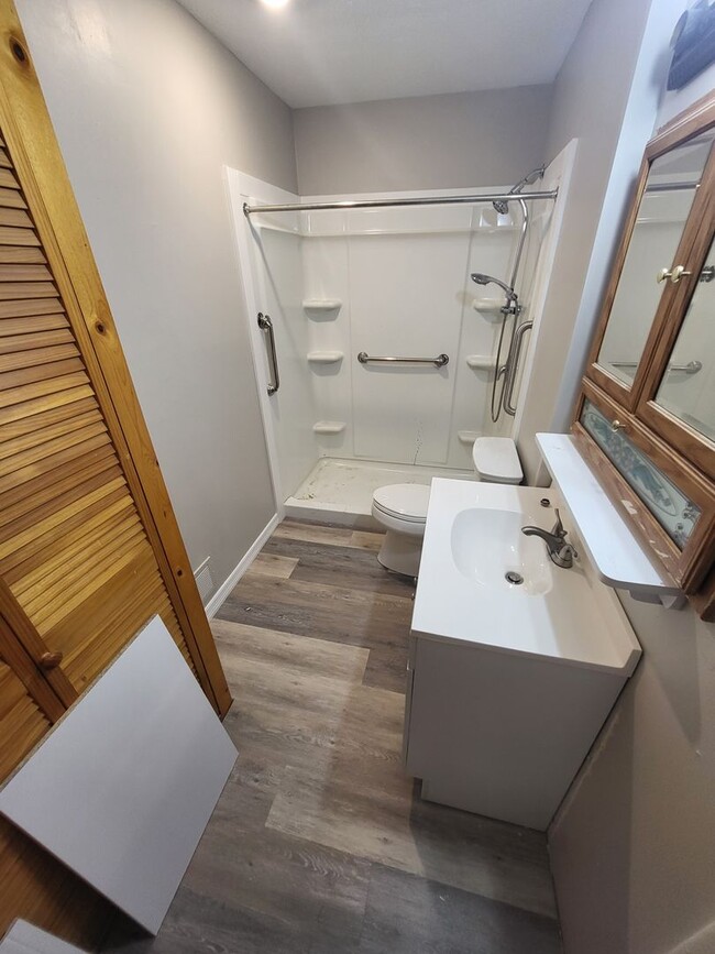 Building Photo - Fully Renovated 3 Bed / 2.5 Bath – 1,878 Sq Ft – 1/3 Acre -- Silver Springs Shores