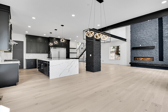 Building Photo - 28229 Juniper Dr