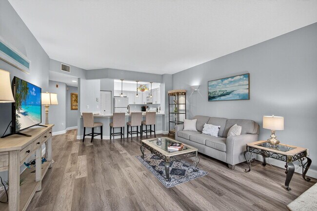 Building Photo - 500 Uno Lago Dr