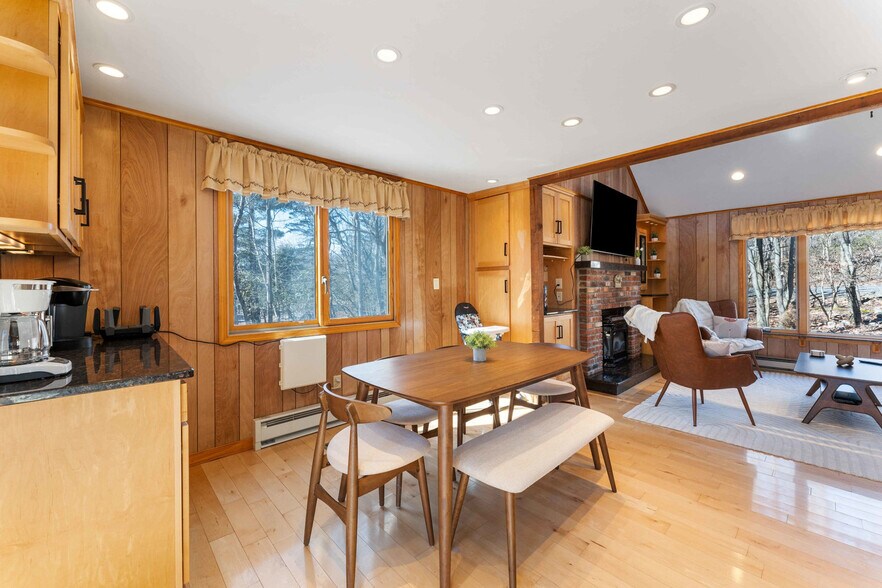 Building Photo - 320 Midland Ct