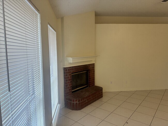 Building Photo - 8424 Cove Meadow Ln