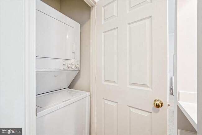 Building Photo - 1334 Garden Wall Cir