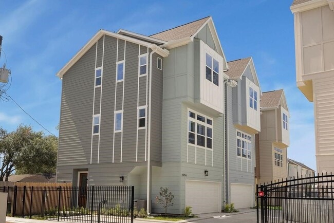 Building Photo - 2121 Hoskins Dr