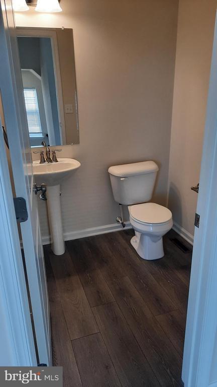 Building Photo - 829 Admiral's Quay Dr