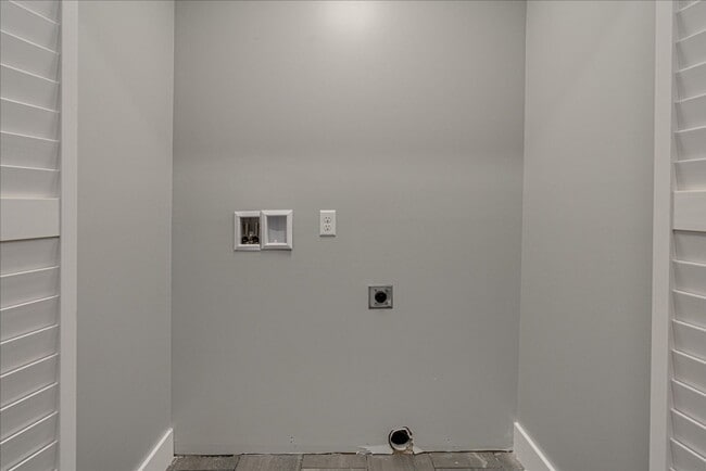 Building Photo - 3 bedroom home in Red Bank!