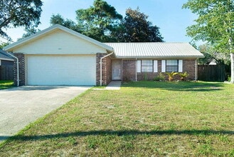 Building Photo - Coastal Charm Awaits: Cozy 3-Bedroom Home ...