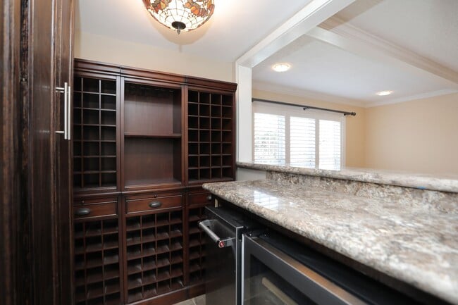 Building Photo - 722 Crossroads Dr