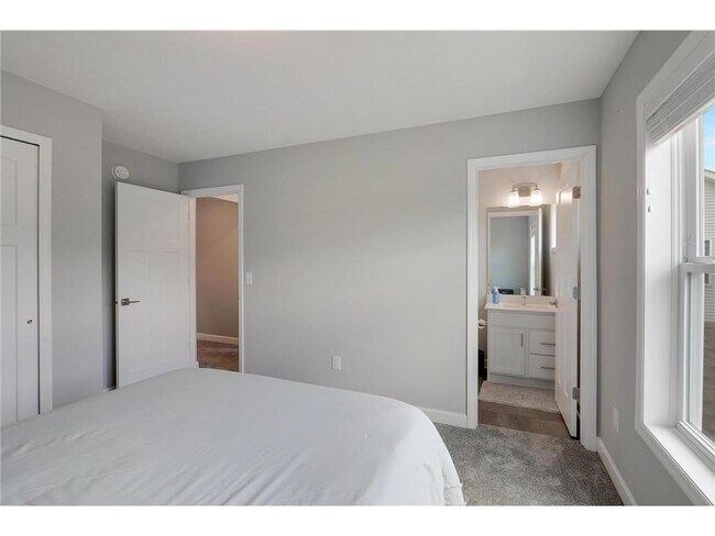 Building Photo - 6332 Apple Ct