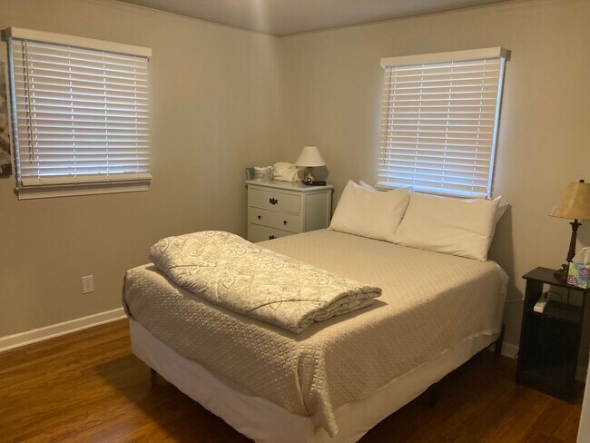 12 Theodore room 3 - 12 Theodore Dr