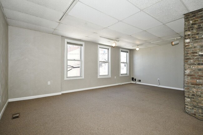 Building Photo - 1606 Bingham St