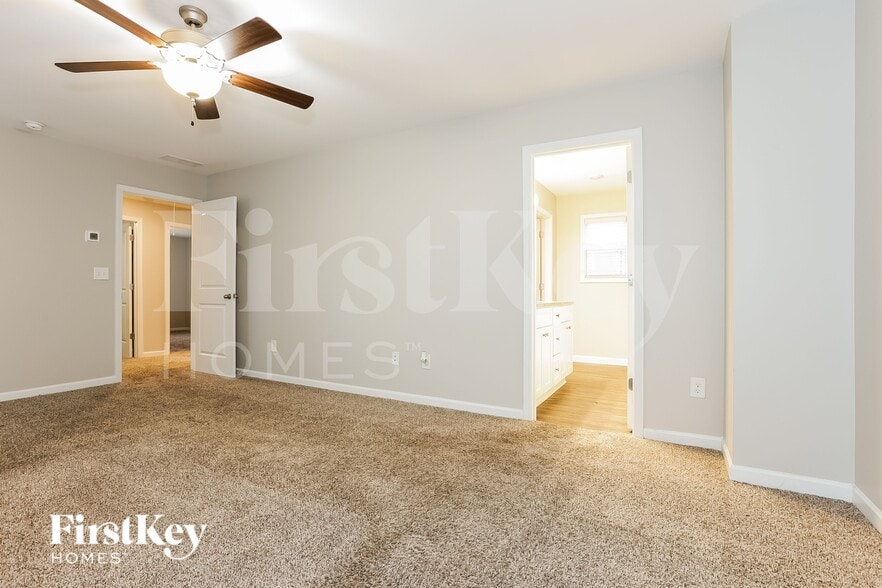 Building Photo - 22 E Newnan Rd