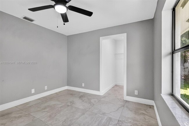 Building Photo - 9654 Sun Pointe Dr