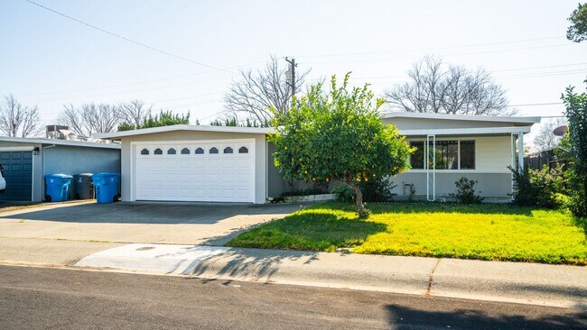 Building Photo - Charming North Vacaville Home-3bed, 2bath