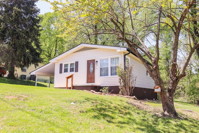 Primary Photo - 2 bedroom and 1 bath bungalow in Elizabethon