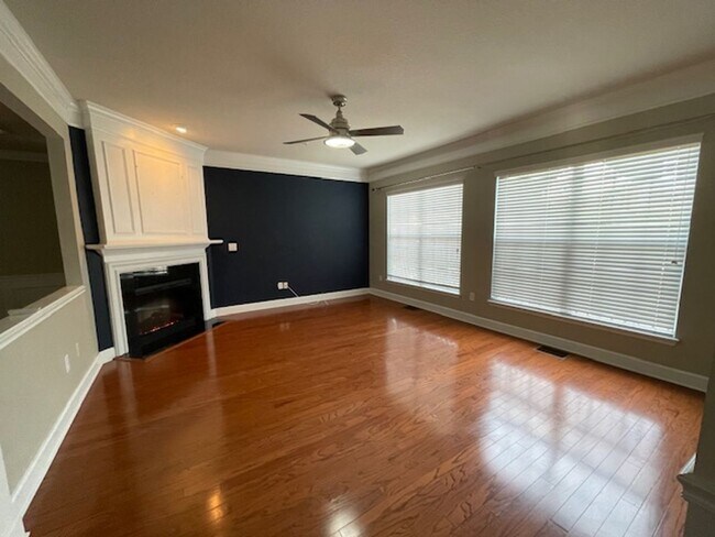 Building Photo - Midtowne