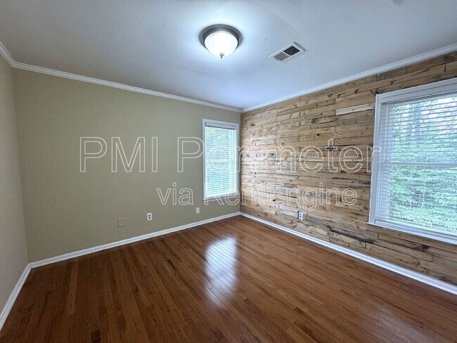 Building Photo - 5338 Roberts Dr