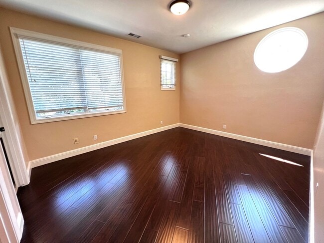 Building Photo - Hidden Gem at the End of the Cul-de-Sac!