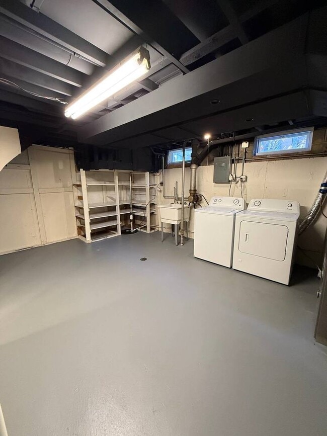 Building Photo - 415 E Lincoln St