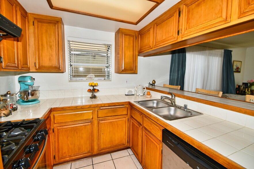 Building Photo - 1126 W 228th St