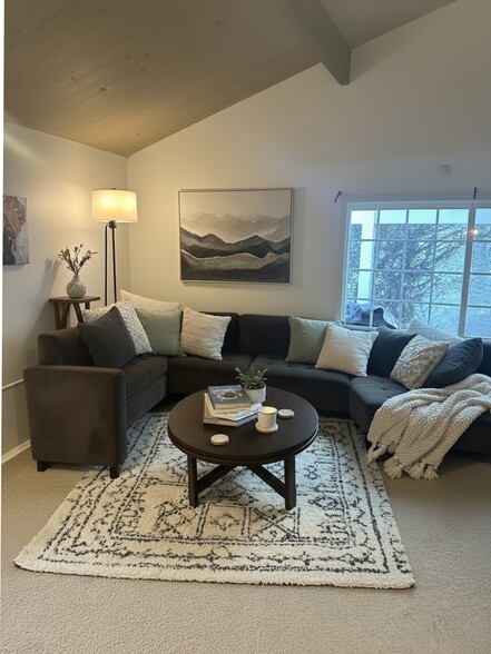 Building Photo - 1444 W 8th St