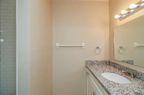 Building Photo - 625 Holland Ave