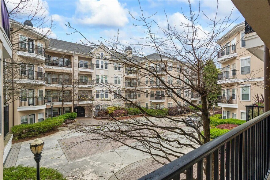 Building Photo - 1850 Cotillion Dr