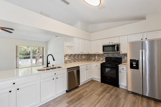 Building Photo - 13219 Pinyon Dr