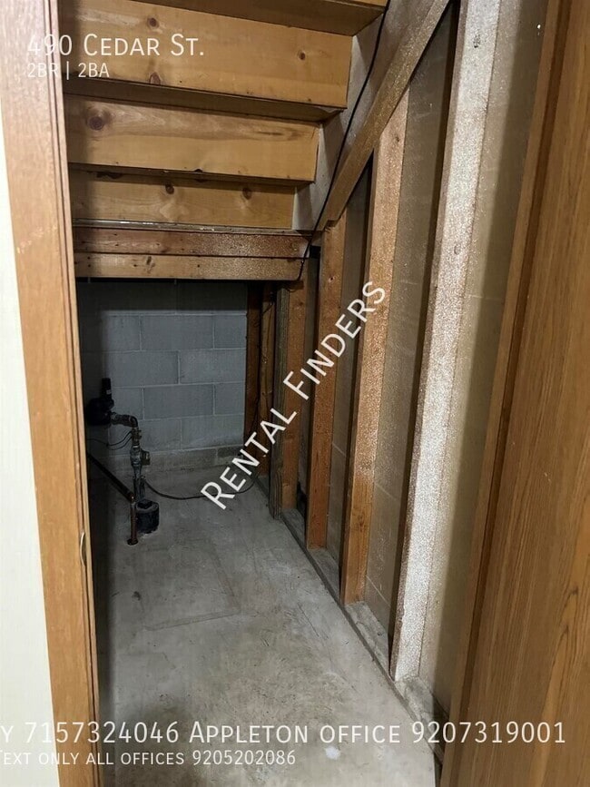 Building Photo - 490 Cedar St