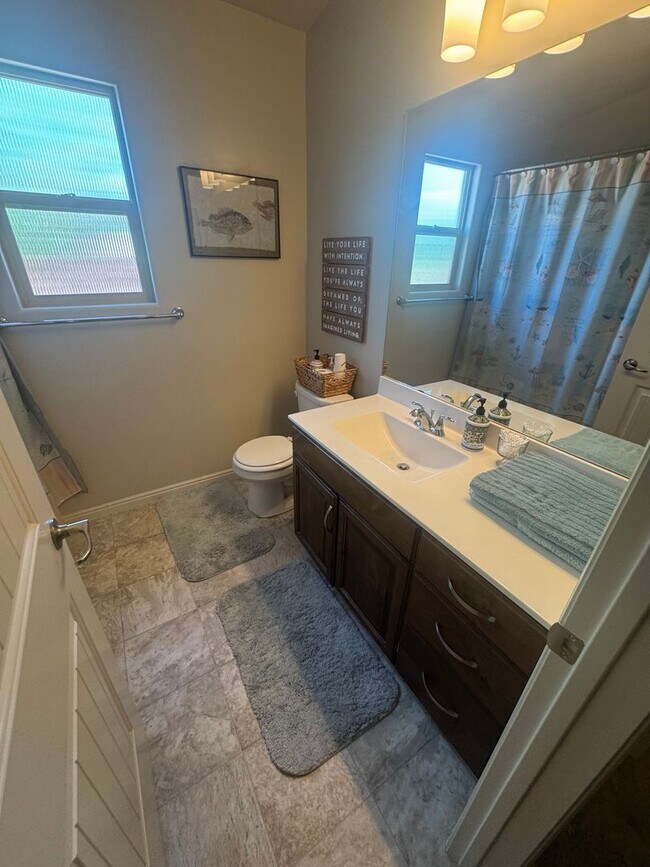 Building Photo - Lightly Furnished 4 Bed Home!