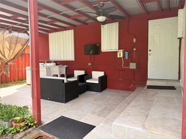 Building Photo - 2435 Wilson St