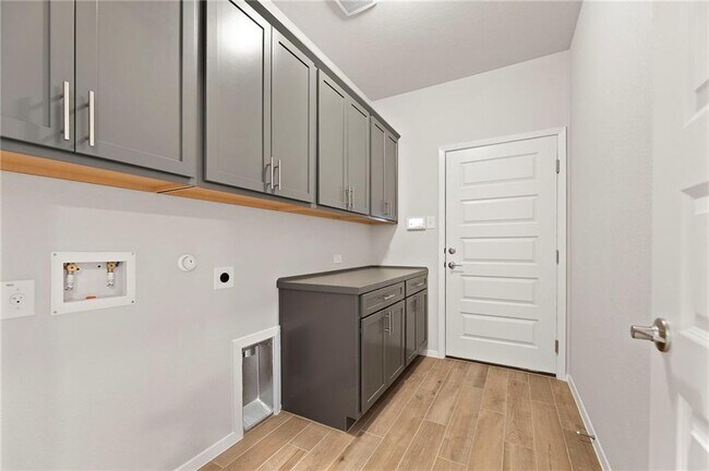 Building Photo - 102 Crooked Trail
